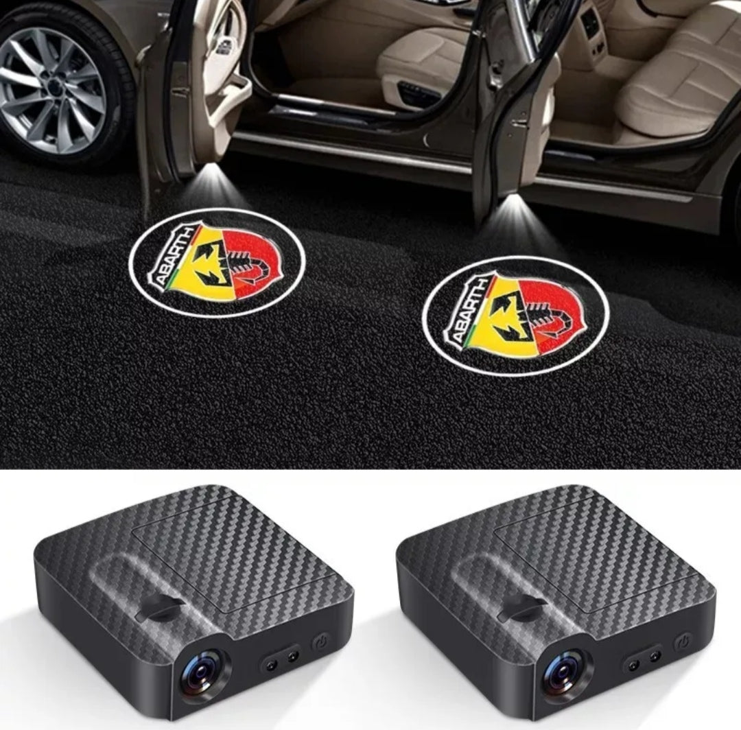2 PROIETTORI LOGO ABARTH 500 500X TIPO BRAVO PANDA LED PORTIERE SOTTOPORTA