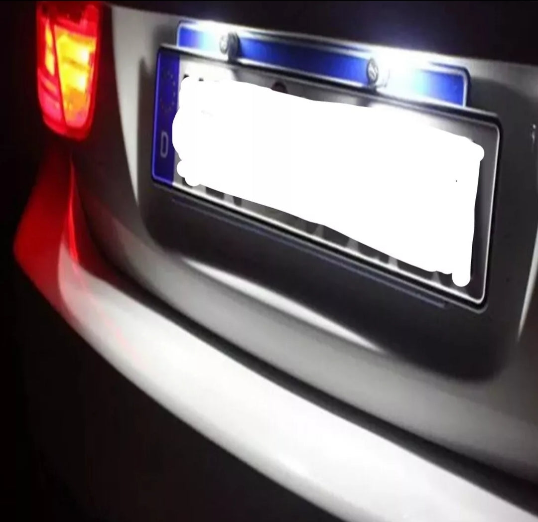 COPPIA LUCI TARGA LED BMW Z4 Z3 SERIE 1 E87 E81 E82 E88 CANBUS 6000K NO ERROR